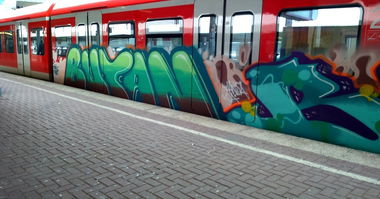 Graffiti Train - Photo by Nahrungsmittel - BUTAN, HANSA, STR