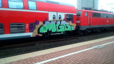 Graffiti Train - Photo by Nahrungsmittel - MH, MH'S, MGB