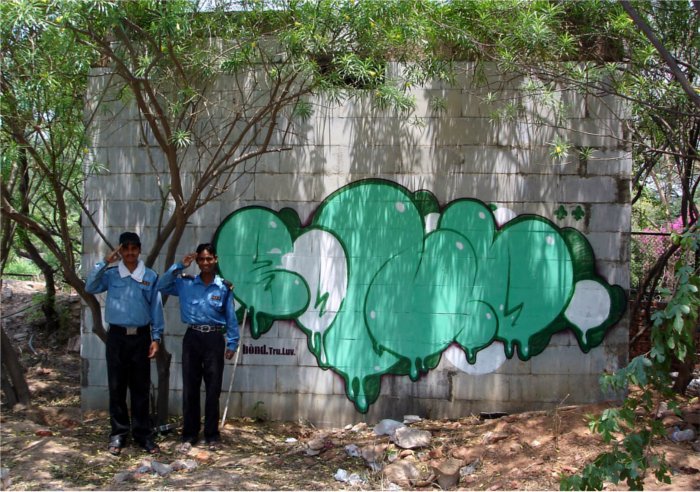 Graffiti Wall - Photo by Nameless - BOND (2009)