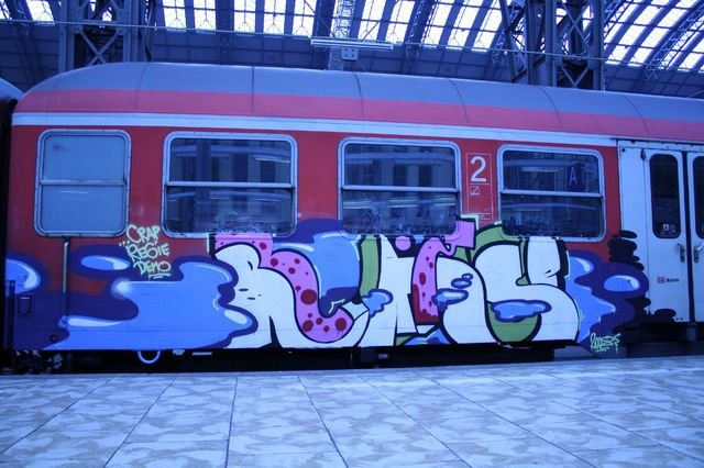 Graffiti Train in Osnabrück - Photo by Nameless - RÄTSEL, TNC (2008)
