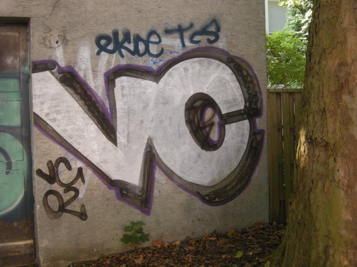 Graffiti Bombing in Osnabrück - Photo by Nameless - VC, VIOLET, CREW (2012)