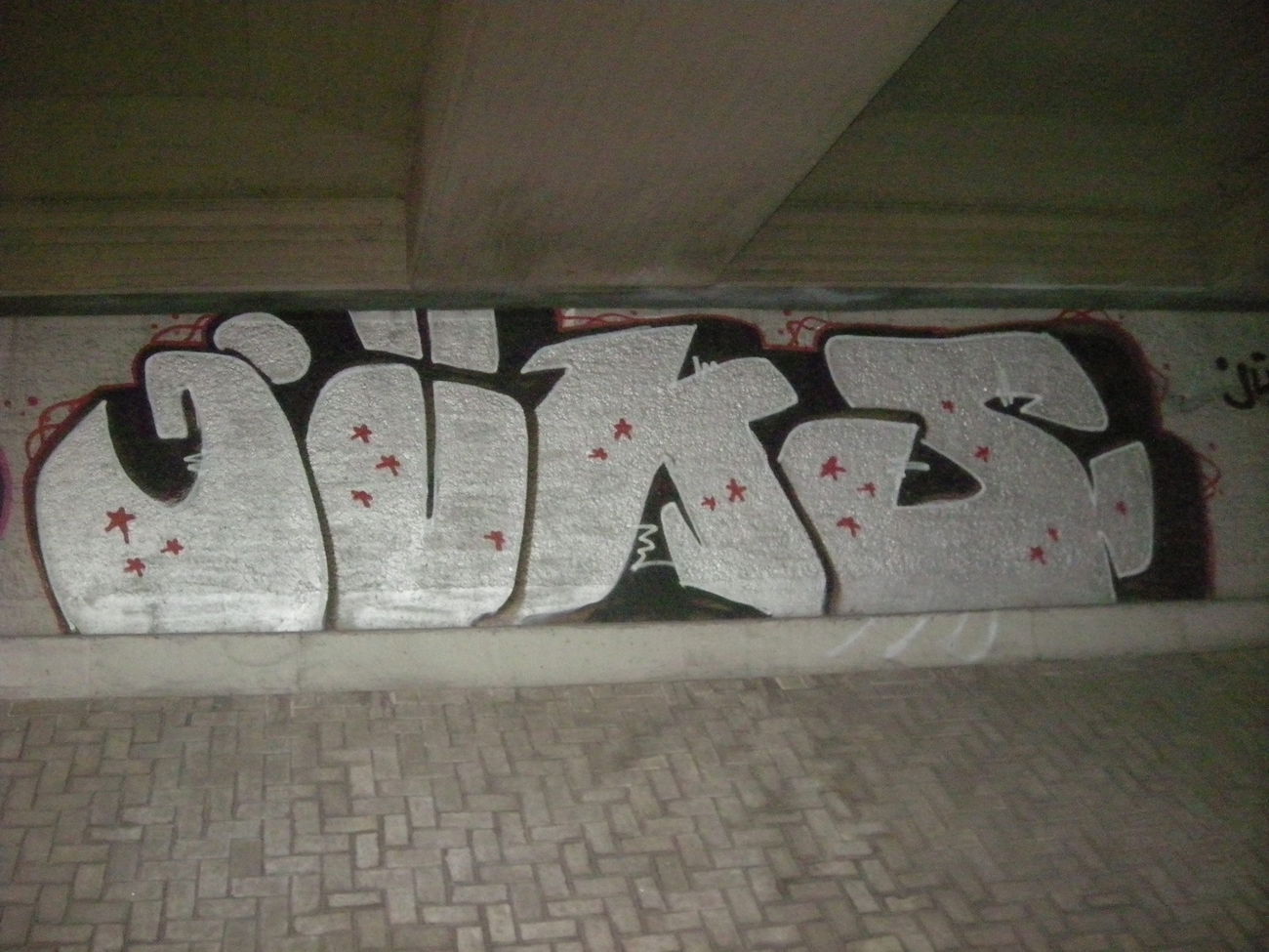 Graffiti Bombing in Osnabrück - Photo by Nameless - JÜKS (2013)
