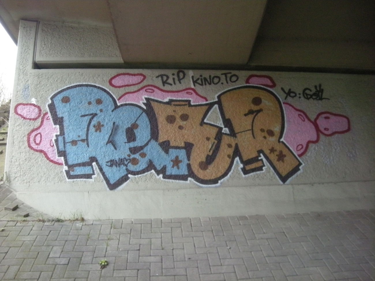 Graffiti Bombing in Osnabrück - Photo by Nameless - RETUR (2011)