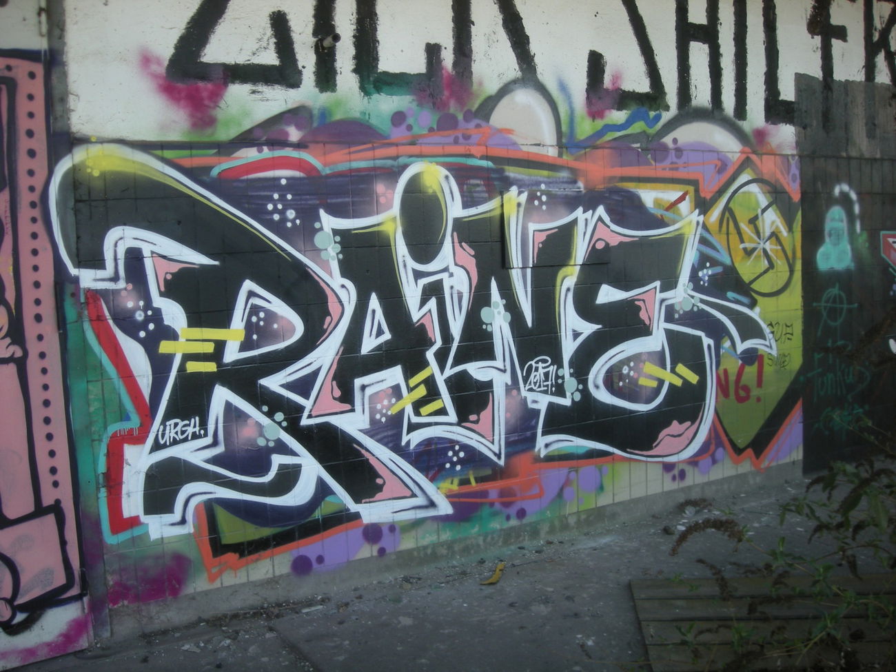 Graffiti Wall in Bonn - Photo by Nameless - RAINE (2017)