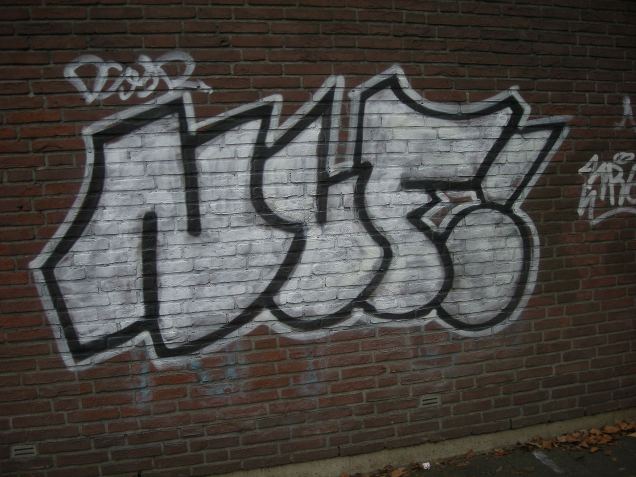 Graffiti Bombing in Osnabrück - Photo by Nameless - NLF (2016)