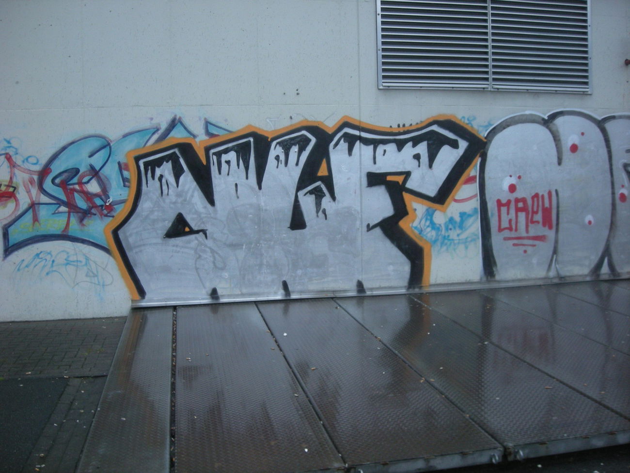 Graffiti Bombing in Osnabrück - Photo by Nameless - NLF (2017)