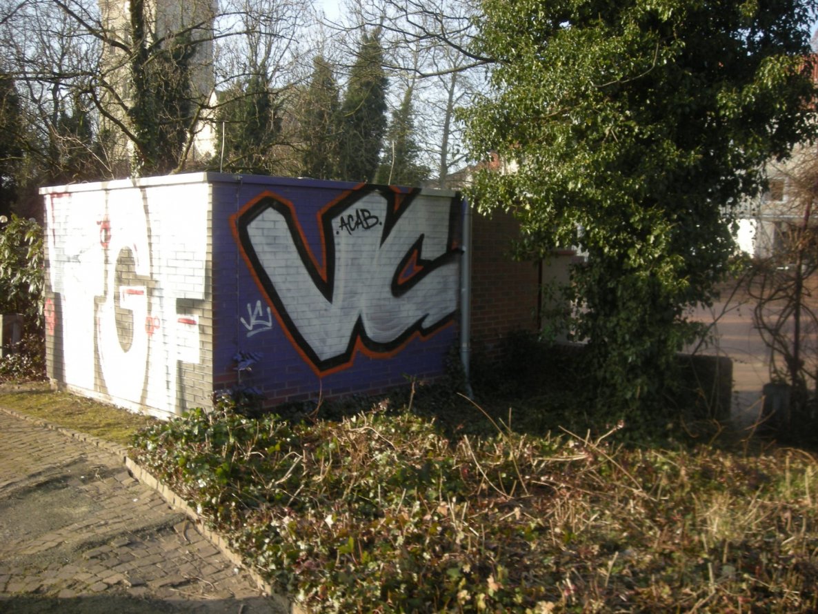 Graffiti Wall in Osnabrück - Photo by Nameless - VC, VIOLET, CREW (2015)