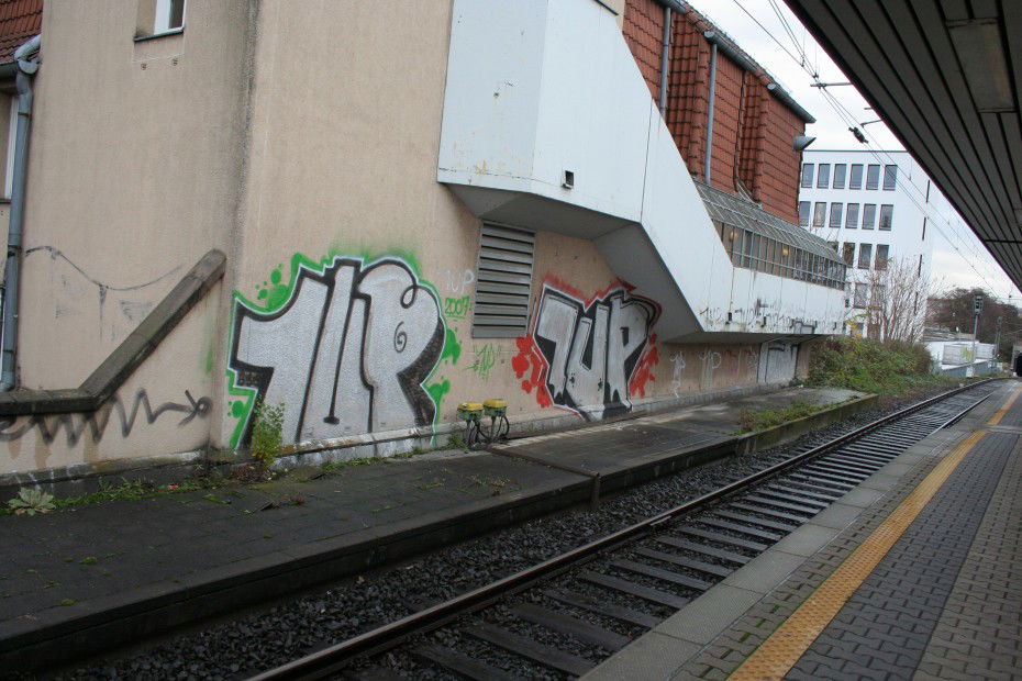 Graffiti Wall in Frankfurt - Photo by Naviz - 1UP, ONE, UNITED