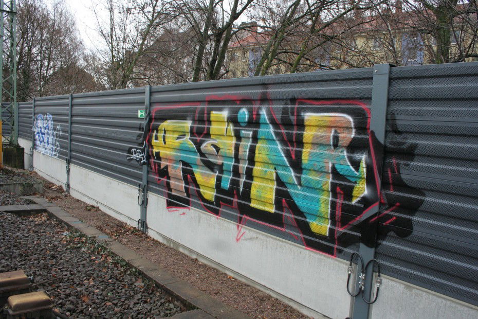 Graffiti Wall in Frankfurt - Photo by Naviz - RAIN, FRANKFURT, TRAINLINE