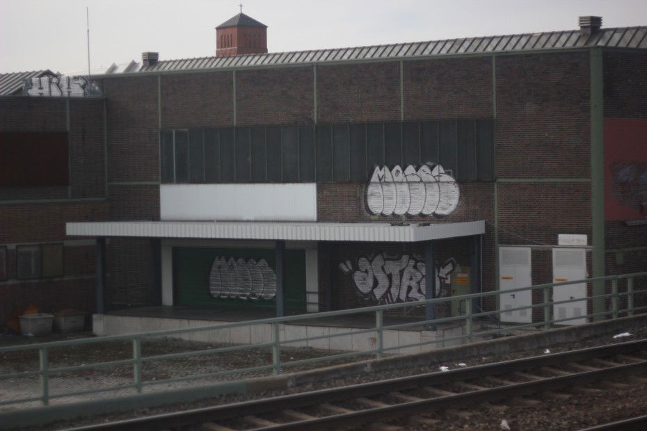 Graffiti Bombing in Hannover - Photo by Naviz - ASTRO, MOSES, HANNOVER