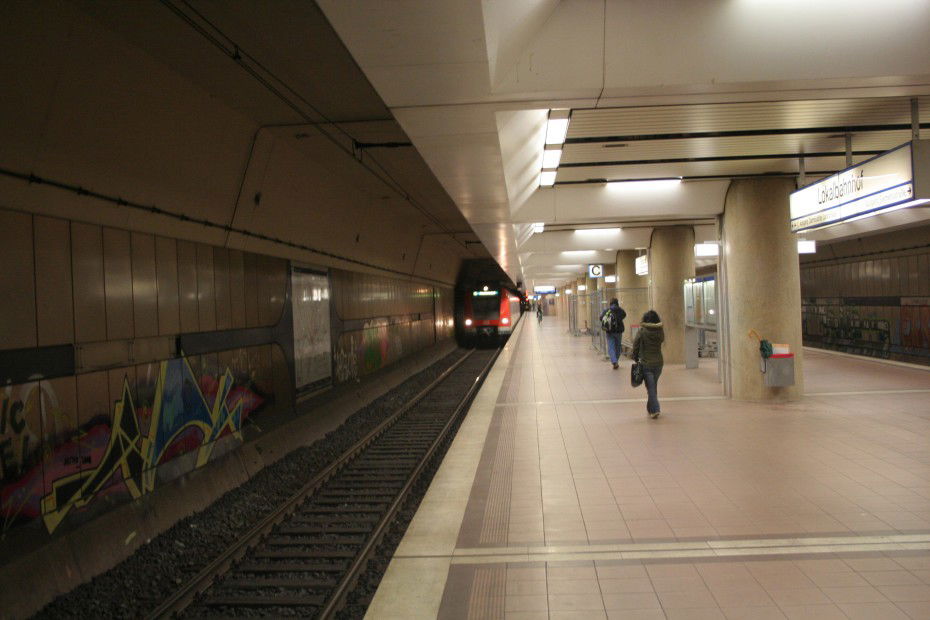 Graffiti Bombing in Frankfurt - Photo by Naviz - ASTRO, AK47, RAUB