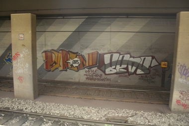 Graffiti Bombing in Frankfurt - Photo by Naviz - ZORIN, BENS, NM