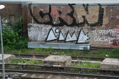 Graffiti Bombing in Berlin - Photo by Naviz - FINK, CRN, BERLIN