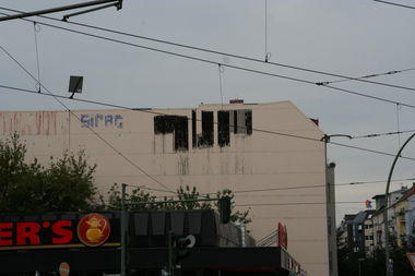 Graffiti Street Art in Berlin - Photo by Naviz - 1UP, ROOFTOP, WARSCHAUER