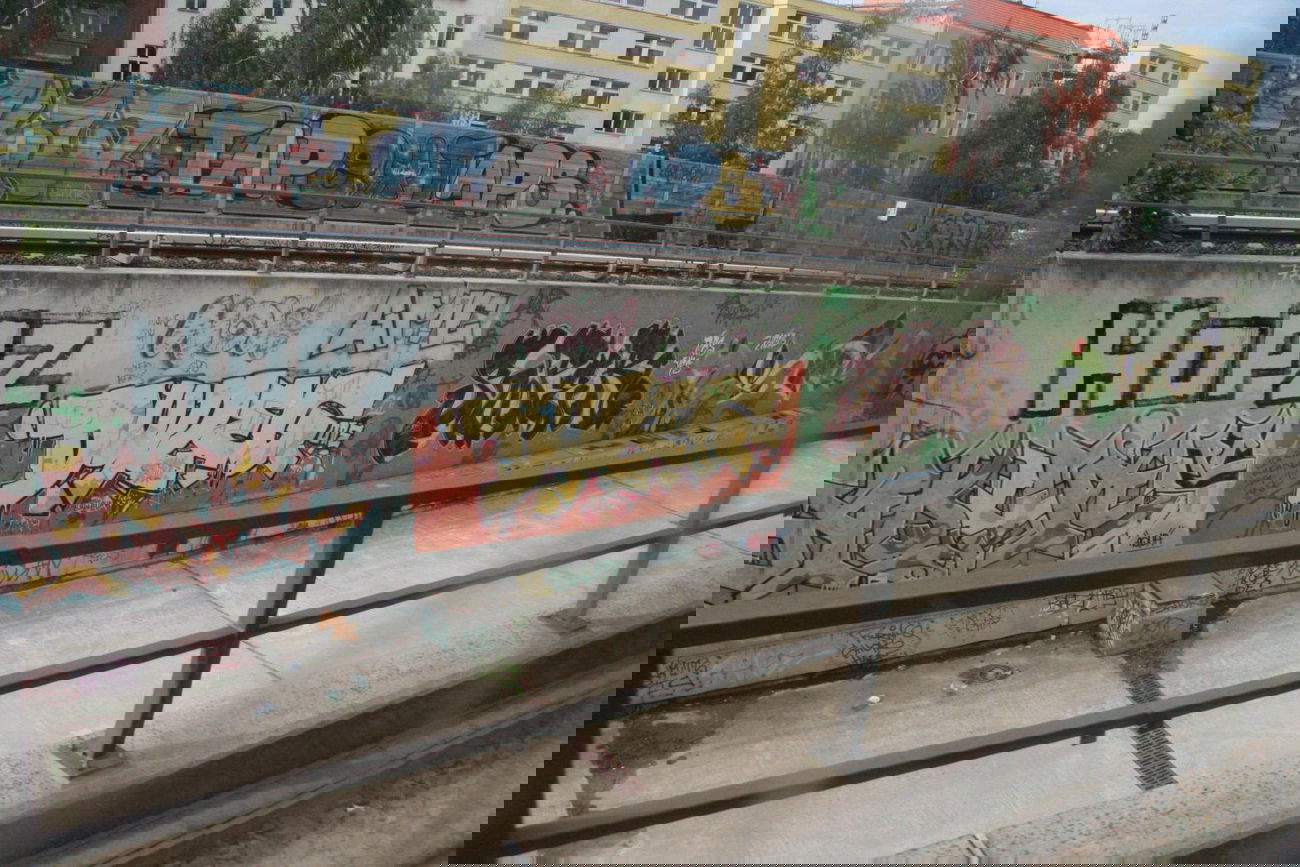 Graffiti Wall in Berlin - Photo by Naviz - TAPE, TAPS, HOPZ