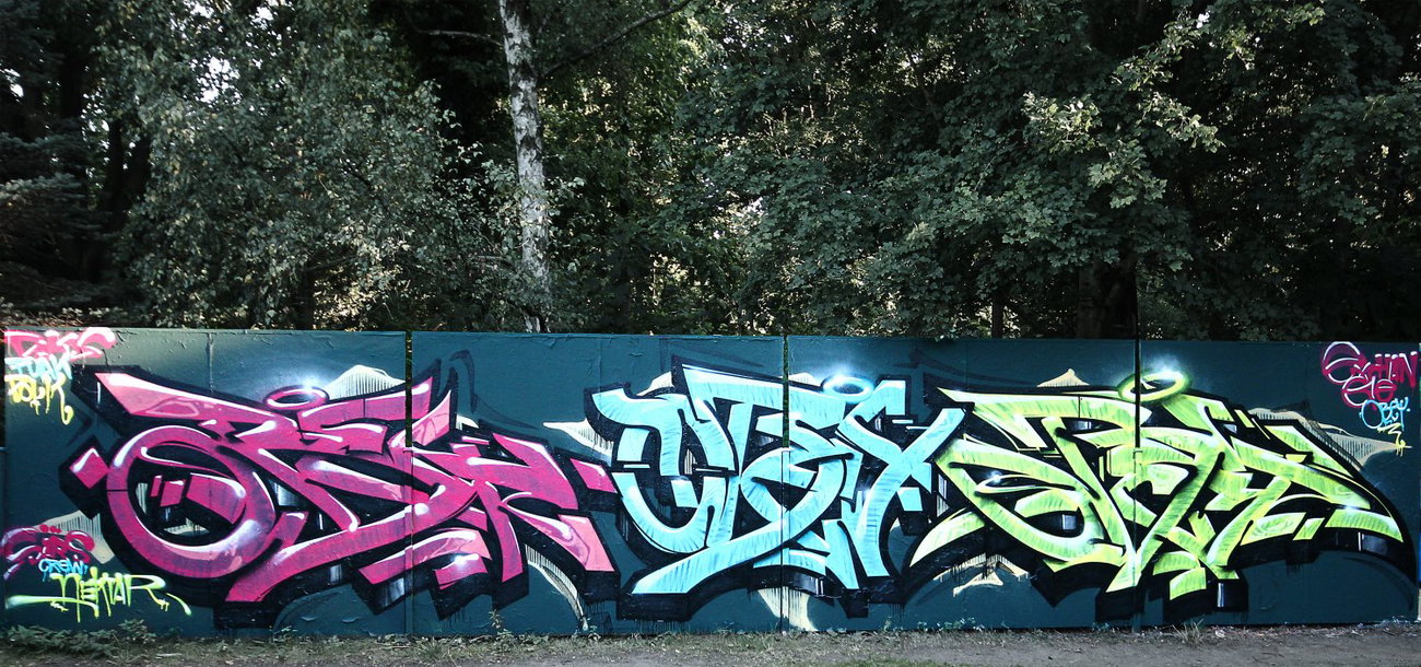 Graffiti Wall - Photo by NektariumC - exchange, with, obey (2014)
