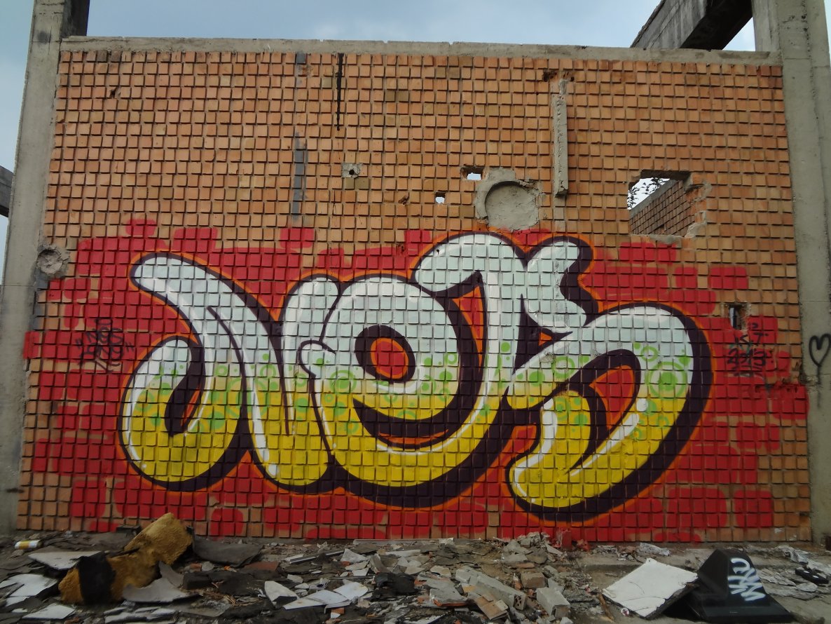 Graffiti Wall in Bor?a - Photo by Nesone45 - Nes (2013)