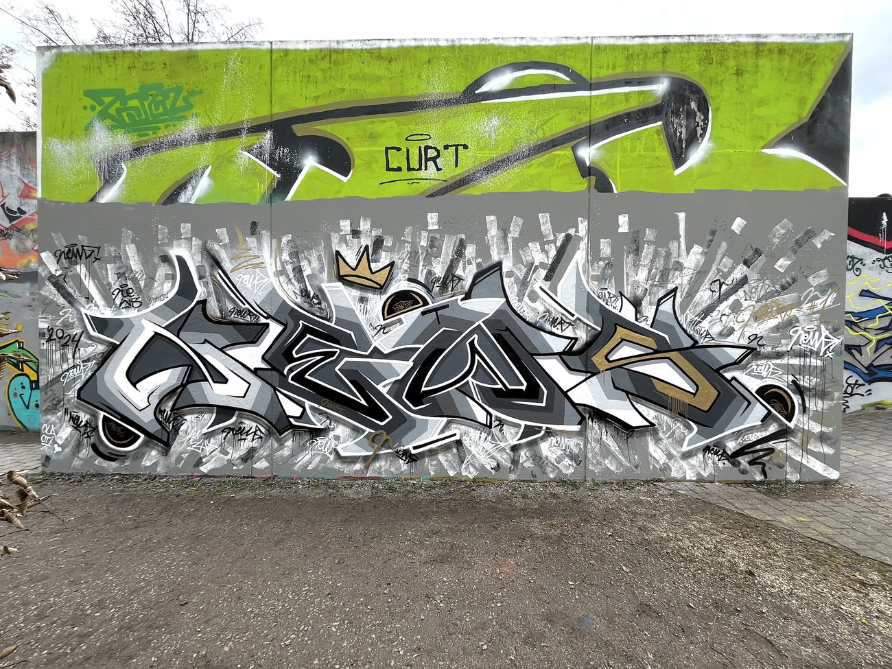 Graffiti Wall - Photo by Newsu