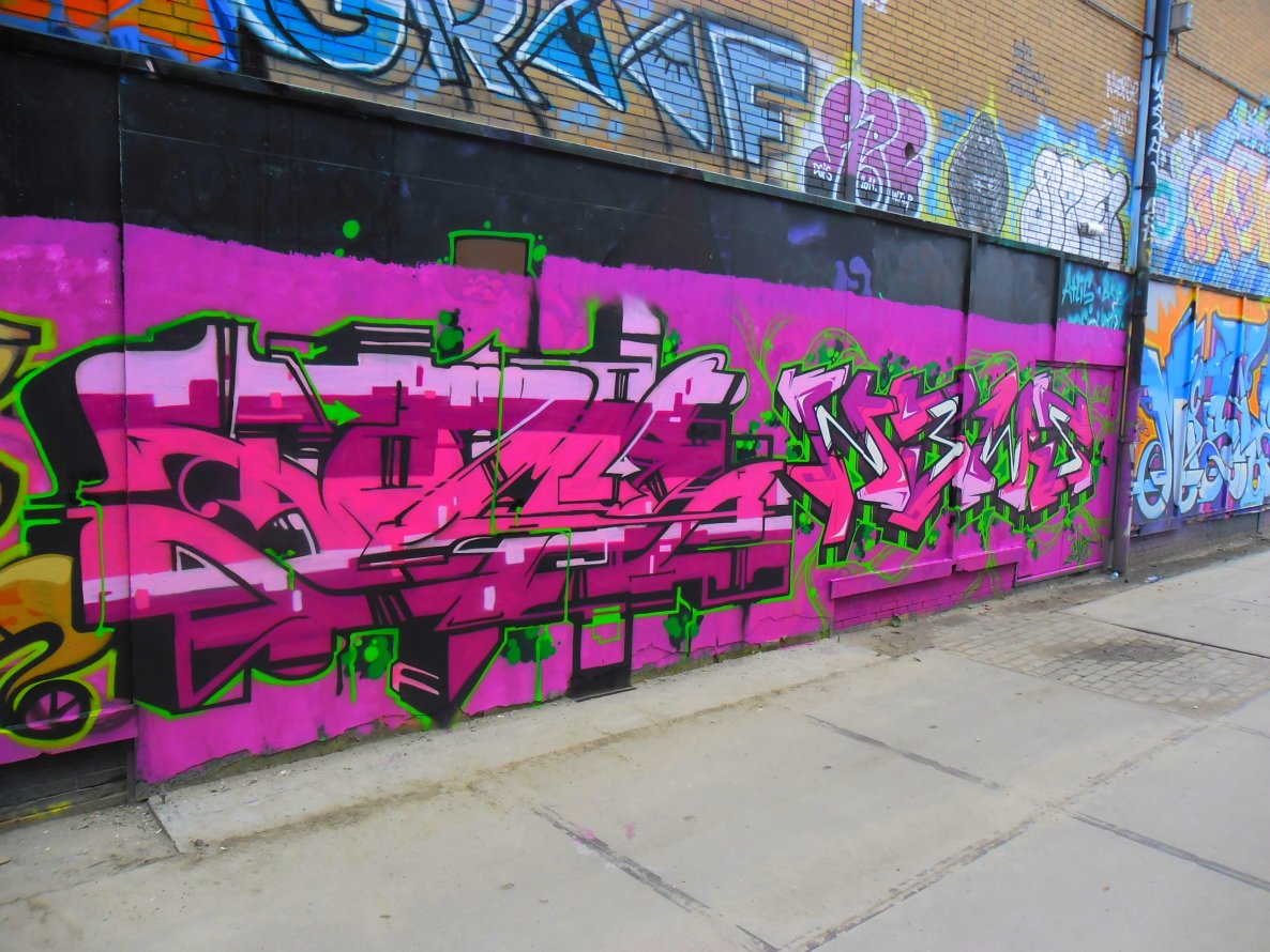 Graffiti Wall - Photo by Newsu