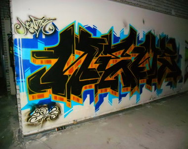 Graffiti Wall - Photo by Newsu