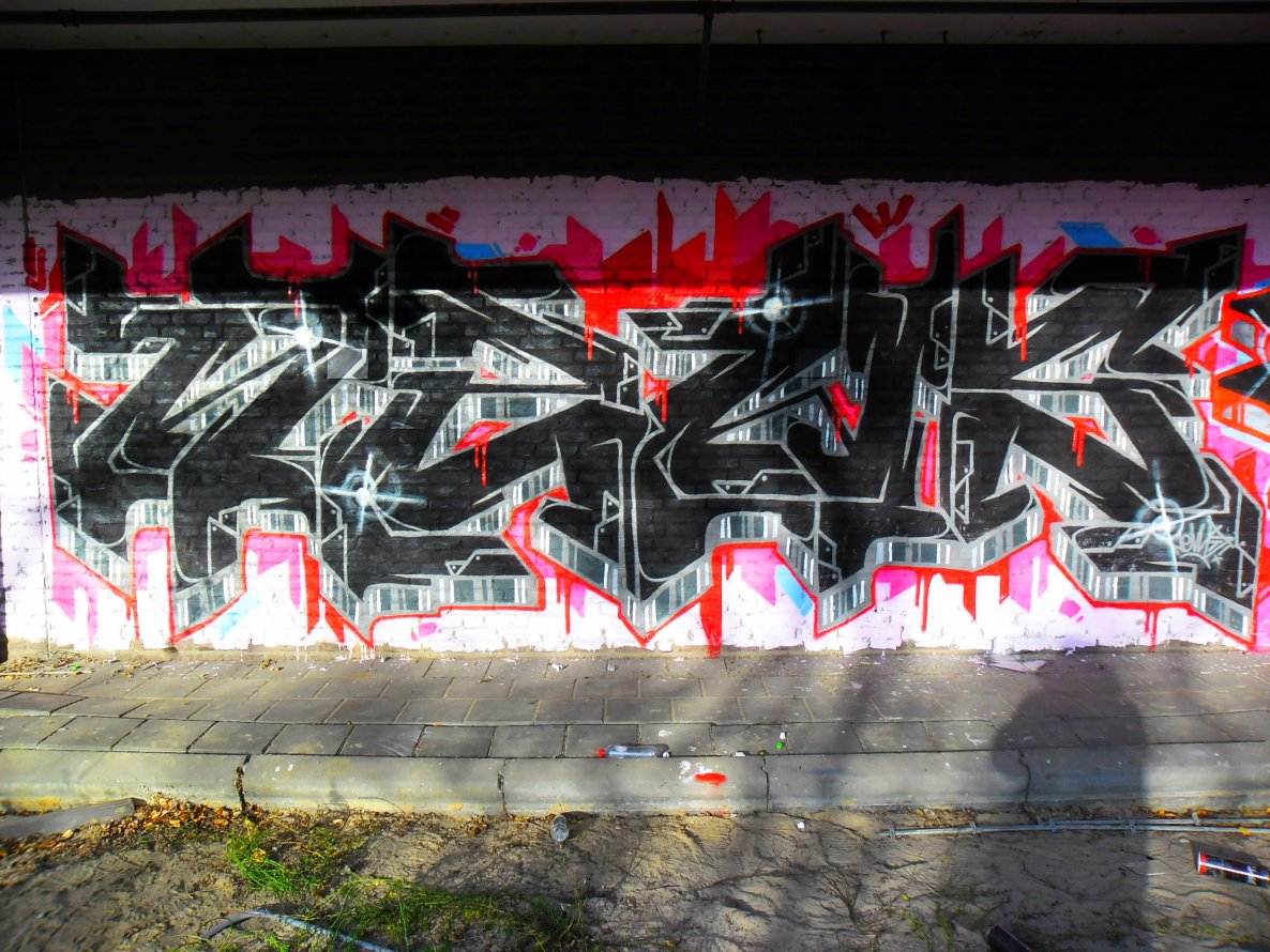 Graffiti Wall - Photo by Newsu