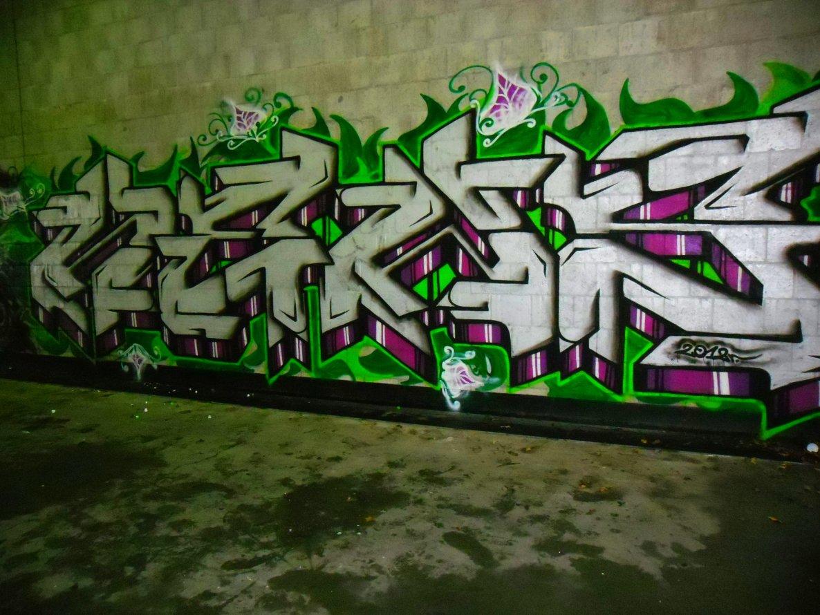 Graffiti Wall - Photo by Newsu