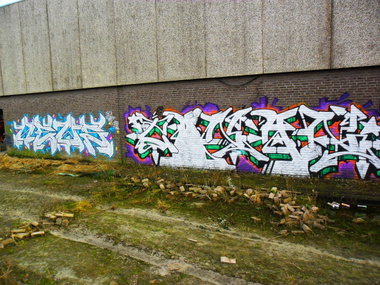 Graffiti Wall - Photo by Newsu