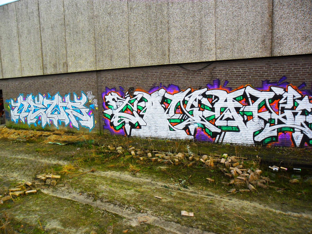 Graffiti Wall - Photo by Newsu