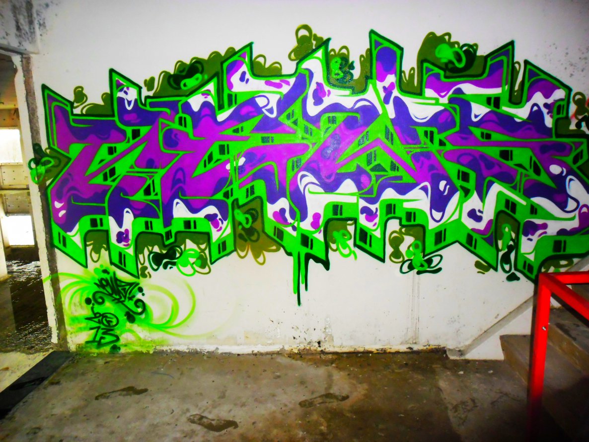 Graffiti Wall - Photo by Newsu