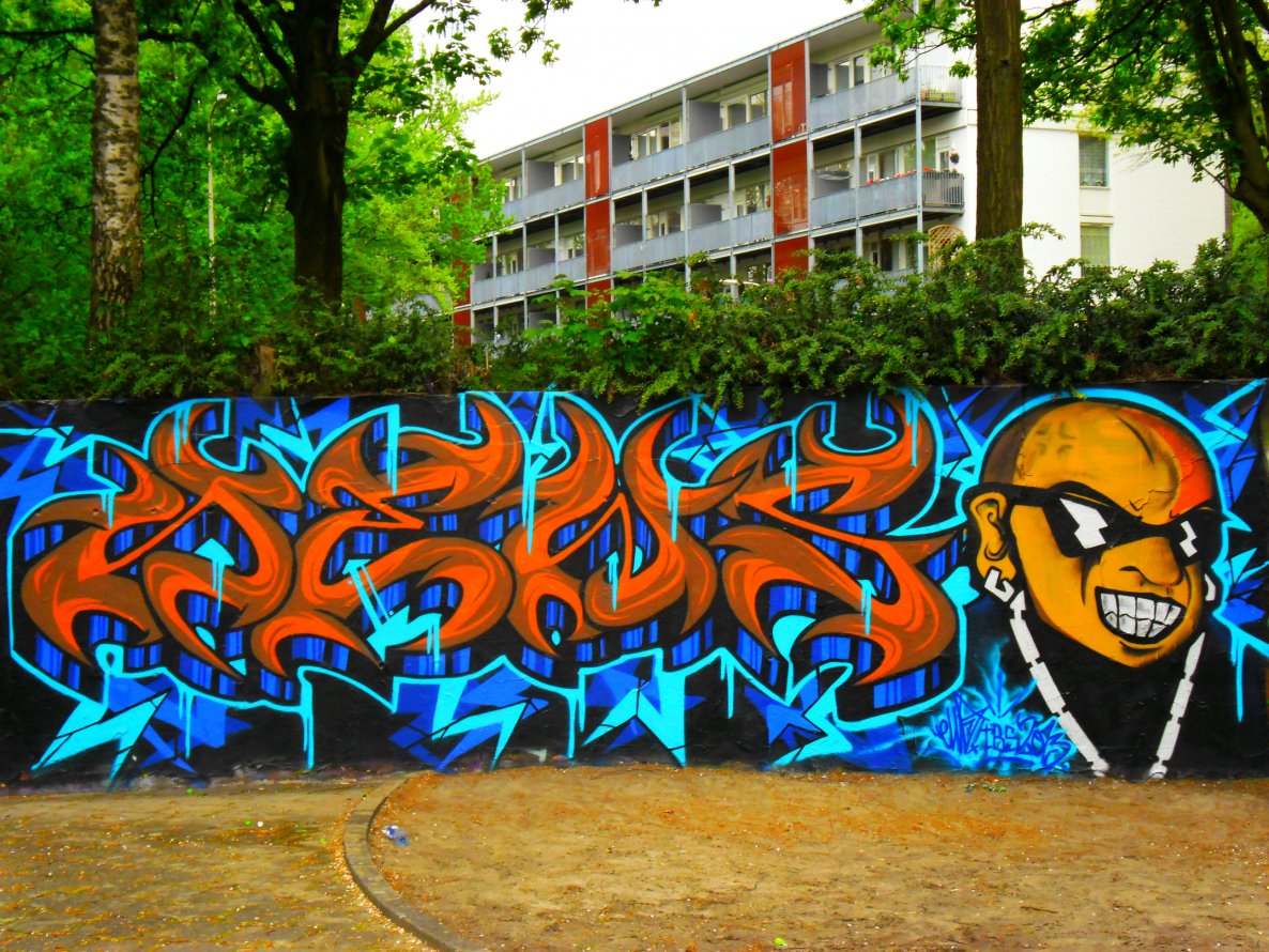 Graffiti Wall - Photo by Newsu