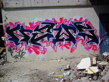 Graffiti Wall - Photo by Newsu