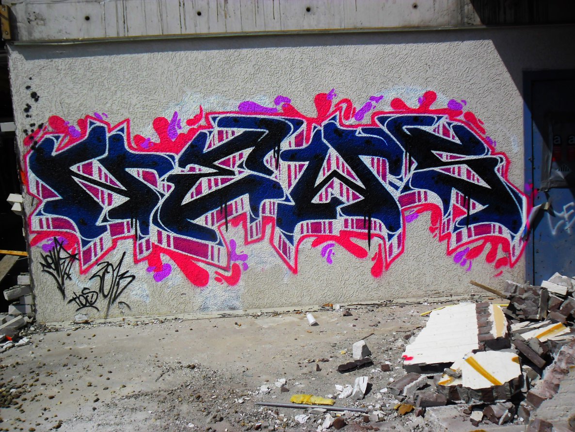Graffiti Wall - Photo by Newsu