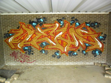 Graffiti Wall - Photo by Newsu