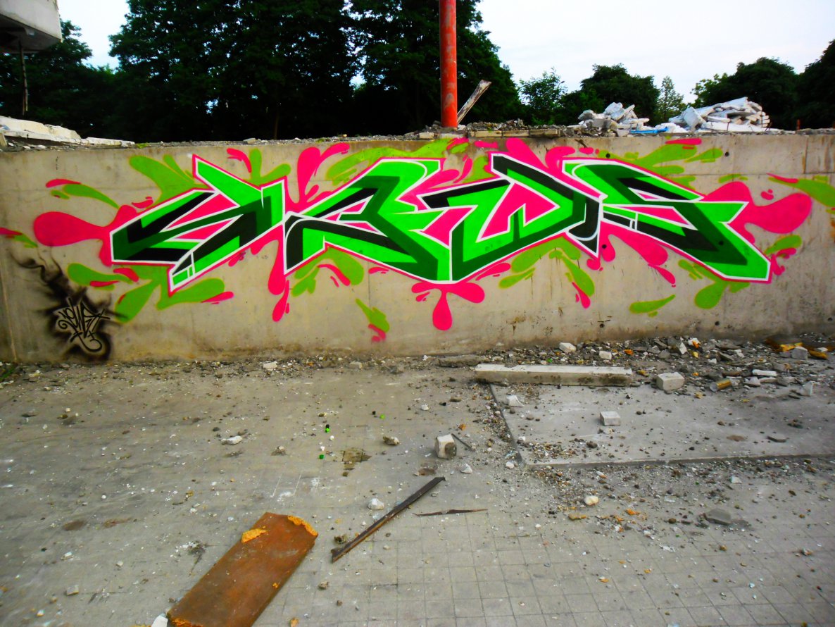 Graffiti Wall - Photo by Newsu