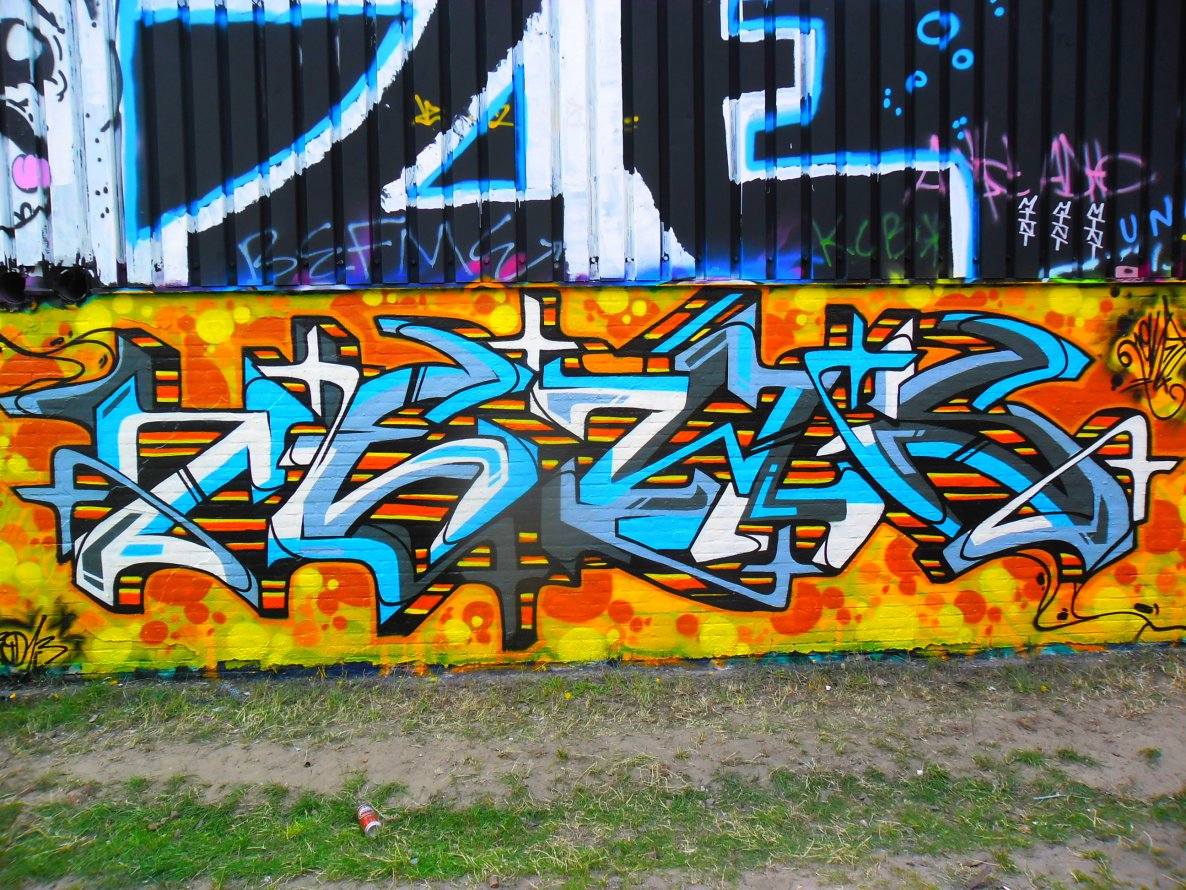 Graffiti Wall - Photo by Newsu
