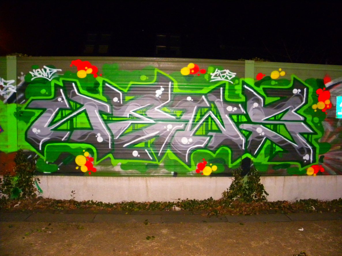 Graffiti Wall - Photo by Newsu