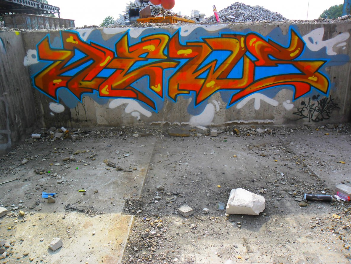 Graffiti Wall - Photo by Newsu