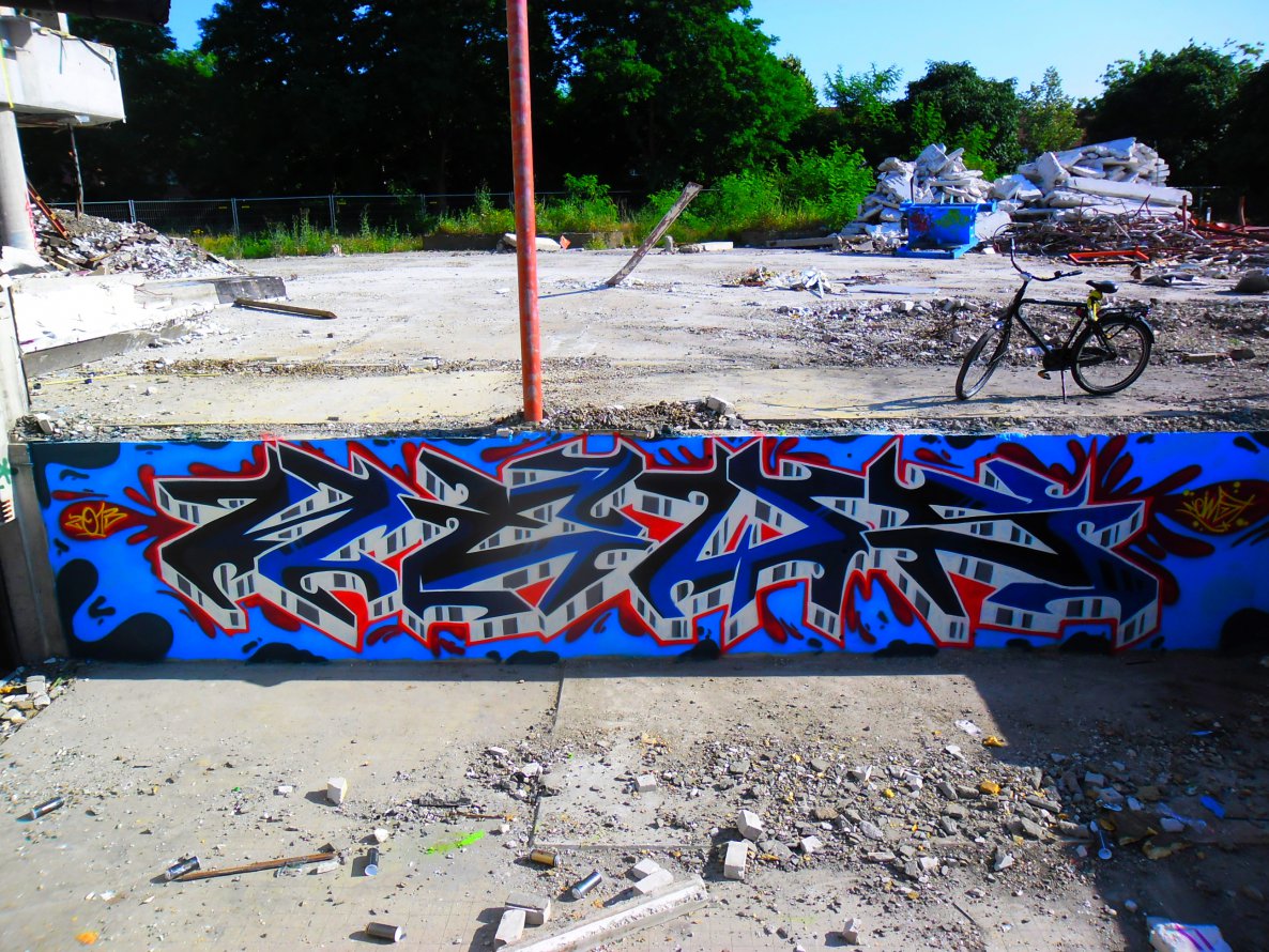 Graffiti Wall - Photo by Newsu