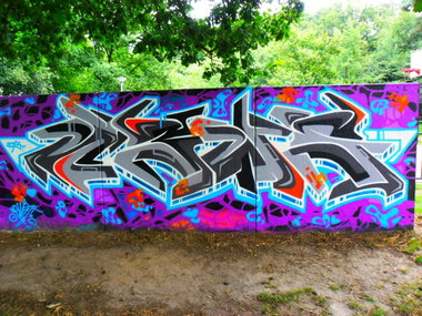 Graffiti Wall - Photo by Newsu