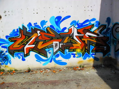 Graffiti Wall - Photo by Newsu