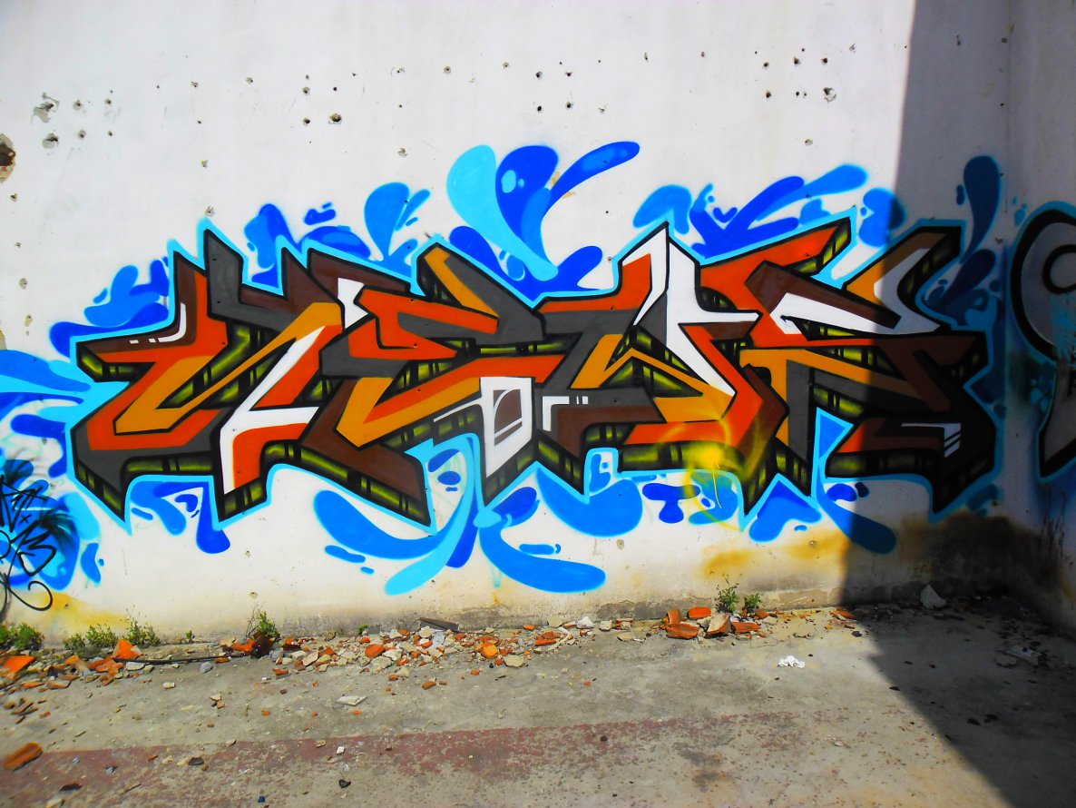 Graffiti Wall - Photo by Newsu