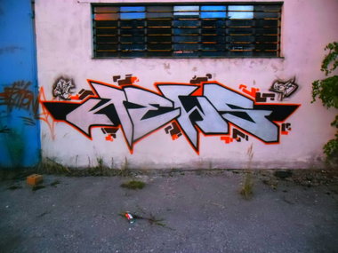 Graffiti Wall - Photo by Newsu