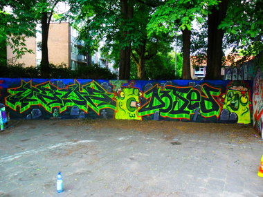 Graffiti Wall - Photo by Newsu