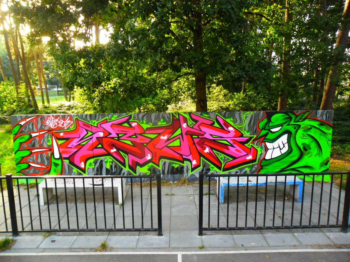 Graffiti Wall - Photo by Newsu
