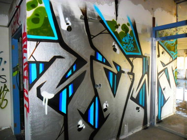 Graffiti Wall - Photo by Newsu
