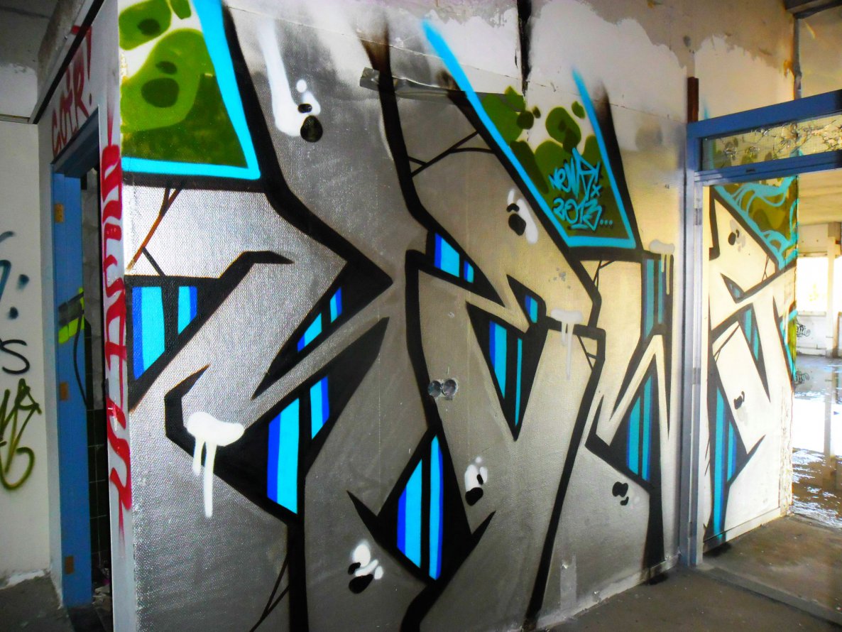 Graffiti Wall - Photo by Newsu