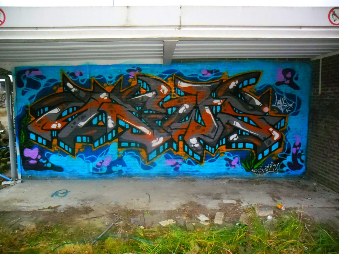 Graffiti Wall - Photo by Newsu
