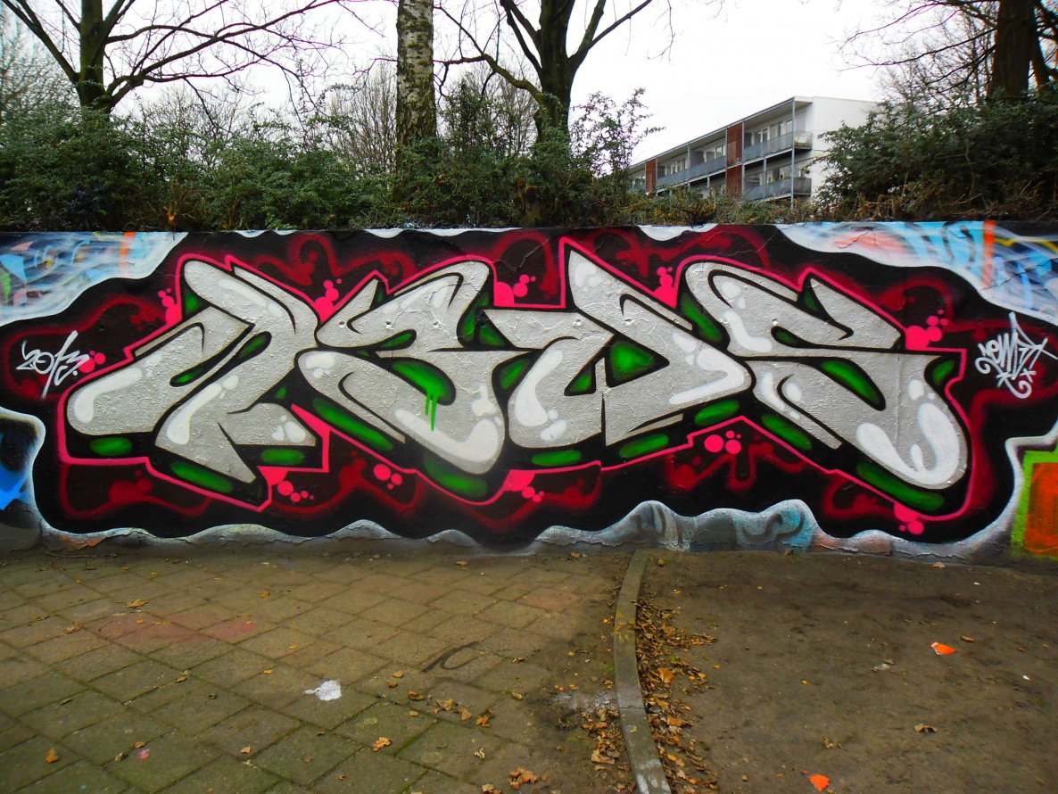 Graffiti Wall - Photo by Newsu