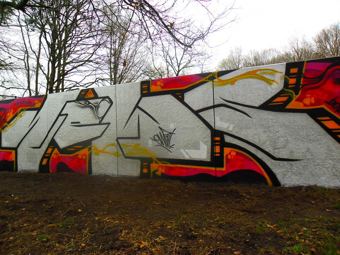 Graffiti Wall - Photo by Newsu