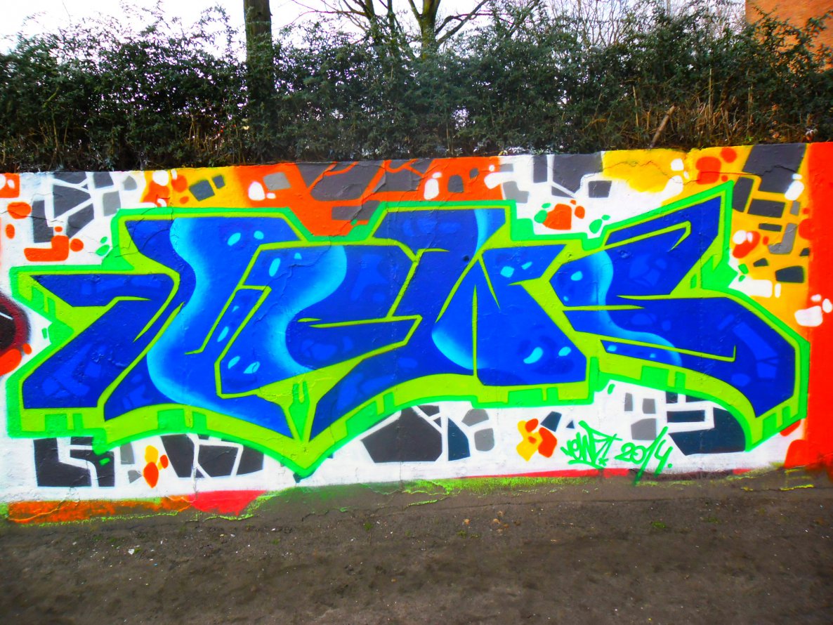 Graffiti Wall - Photo by Newsu